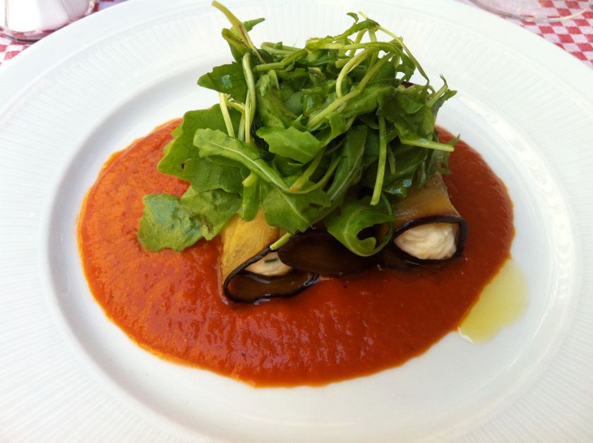 Roulé d'aubergine confite au chèvre frais