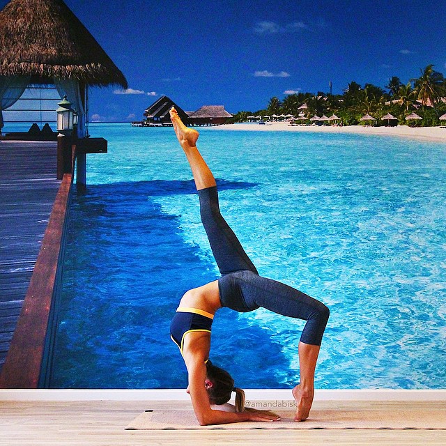 Amanda Bisk inspiring thousands with her yoga #fitspo